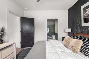 2 habitaciones, tabla de planchar con plancha y cuna de viaje 