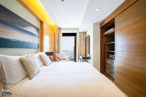 1 bedroom, in-room safe, desk, iron/ironing board - 1BR at the Address Residence Dubai Mall (Dubai)