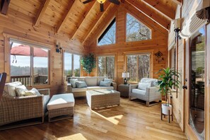 Smart-tv och eldstad