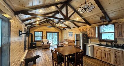 Cozy mountain cabin walk to ski area!
