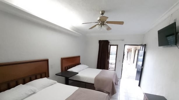 Basic Double Room - Hotel Abasolo (Tequila)