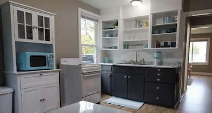Mid-Term Rental - Lake Views, Premier Location