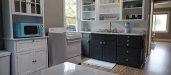 Mid-Term Rental - Lake Views, Premier Location