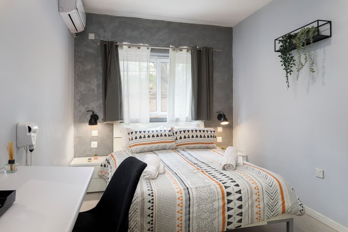 Double Room | Desk, laptop workspace, free WiFi