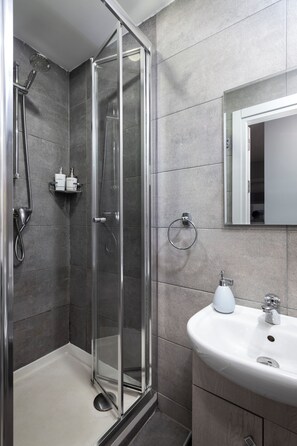 Comfort Double Room, Balcony, City View | Bathroom shower - Modern Ensuite Rooms Near Balluta Bay (St. Julian's)