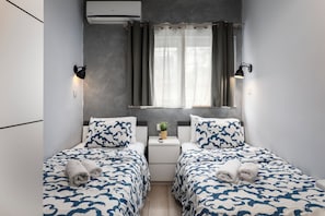 Bureau, espace de travail pour ordinateur portable, Wi-Fi gratuit