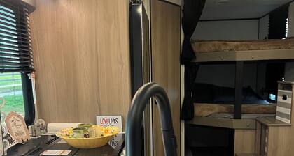 Charming 2-bedroom mobile home with WiFi, AC in Winterville close to UGA stadium