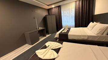 1 bedroom, desk, laptop workspace, free WiFi