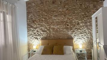 2 slaapkamers, een bureau, een strijkplank/strijkijzer, gratis wifi