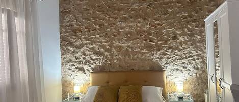 2 camere, una scrivania, ferro/asse da stiro, Wi-Fi gratuito