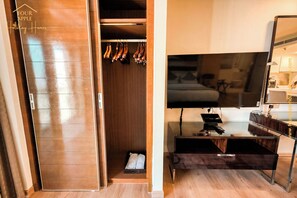 Luxury-Studio, Balkon, Stadtblick | Fernseher