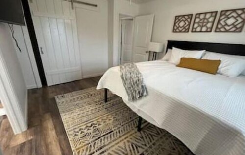 Charming 3-bedroom house in superb Farmington with WiFi, AC
