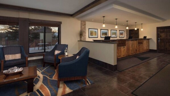 Lobby - 2-bedroom with loft unit in Marriott Resort West Vail with numerous amenities (Vail)