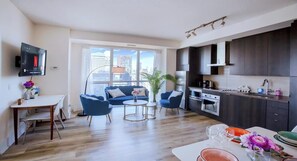 Familieleilighet, utsikt mot innsjø | Oppholdsområde