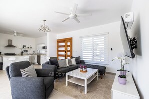 Villa, 3 Bedrooms, Accessible, Smoking | Living room