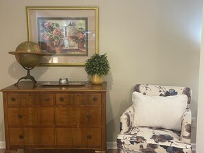 Interior - Chic 1-bedroom with WiFi and AC in fabulous Alpharetta - Blue Gate (Alpharetta)