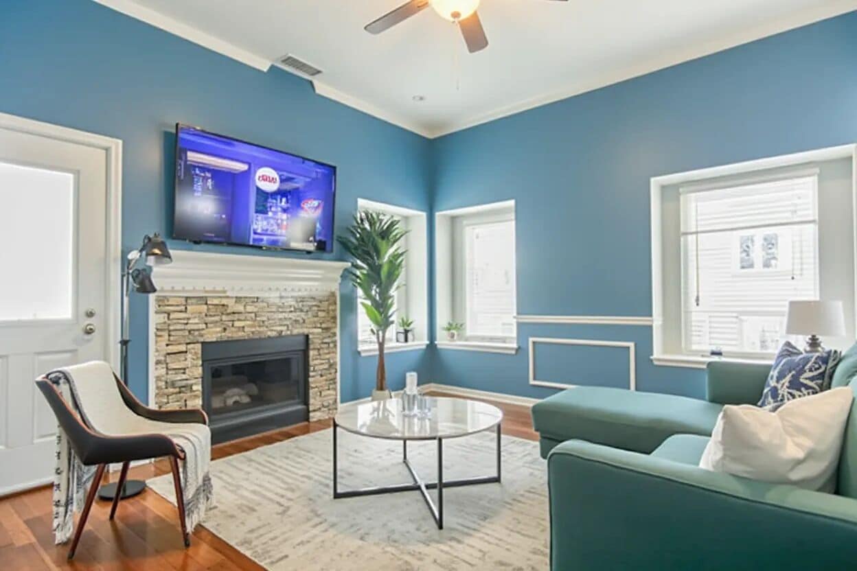 Télévision, cheminée