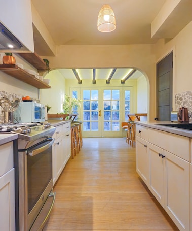 Coffee/tea maker, electric kettle