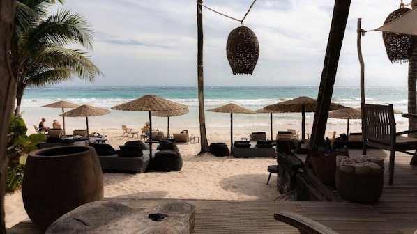Una spiaggia nelle vicinanze