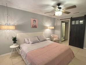 2 bedrooms, WiFi, bed sheets - Charming 2BE/2BA condo on Preston in Dallas (Dallas)