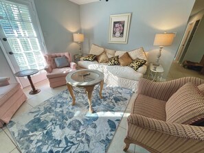 Smart TV - Charming 2BE/2BA condo on Preston in Dallas (Dallas)