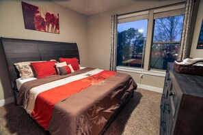 2 bedrooms, iron/ironing board, WiFi, bed sheets - 2 Bedroom Buckhead Suite (Atlanta)
