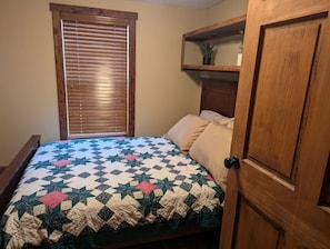 3 habitaciones, escritorio, tabla de planchar con plancha y wifi 