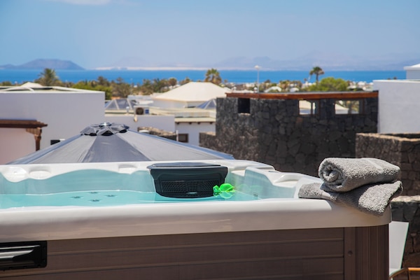 Tina de hidromasaje al aire libre