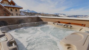 Outdoor spa tub - Telluride Fairmont Franz Klammer (Mountain Village)