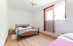 1 quarto, berço de viagem, Wi-Fi de cortesia, roupa de cama