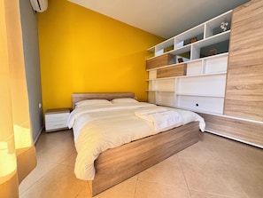 Apartamento superior, 1 cama de matrimonio | 1 dormitorio, sistema de insonorización, tabla de planchar con plancha
