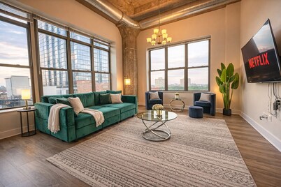 Spacious 3BR Corner Family Oasis Near McCormick Place & Soldier Field