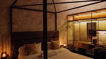 Ropa de cama de alta calidad, cubrecamas, minibar y escritorio