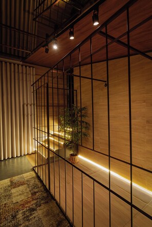 Ropa de cama de alta calidad, cubrecamas, minibar y wifi gratis