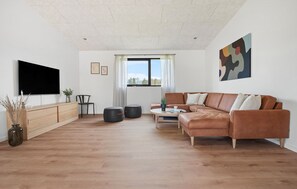 TV connectée, cheminée, baby-foot