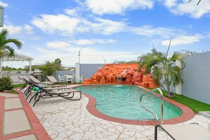 Utomhuspool