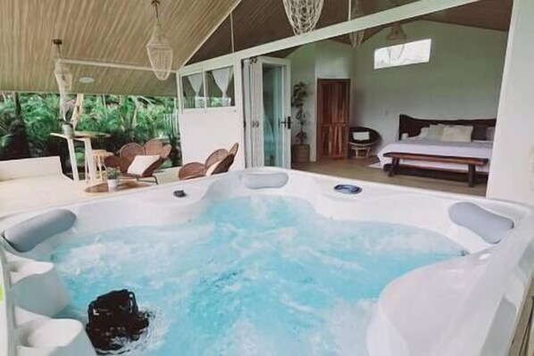 1 chambre, fer et planche à repasser, lit parapluie, Wi-Fi gratuit