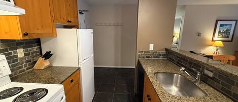 Condo, Multiple Beds, Pool Access, Mountain View (#405) | Private kitchen