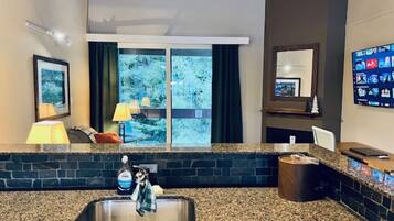 Condo, Multiple Beds, Pool Access, Mountain View (#507) | Interior