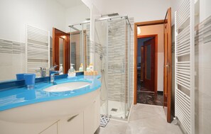 Shower, hair dryer - Lovely home in Arnasco with WiFi (Arnasco)
