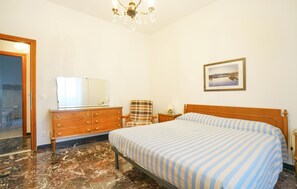 3 bedrooms, iron/ironing board, travel cot, free WiFi