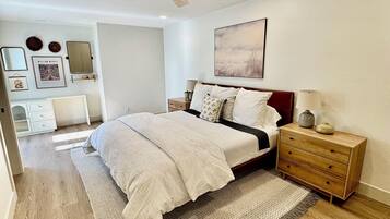 3 slaapkamers, een strijkplank/strijkijzer, wifi, beddengoed