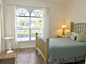 3 bedrooms, desk, iron/ironing board, travel crib