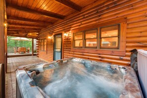 Terrace/patio - Looking Glass Cabin- Engadine Inn and Cabins (Candler)