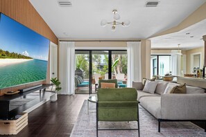 Smart TV, fireplace, video games, table football - Family Waterfront Retreat | Pool, Hot Tub, Dock (Bradenton)