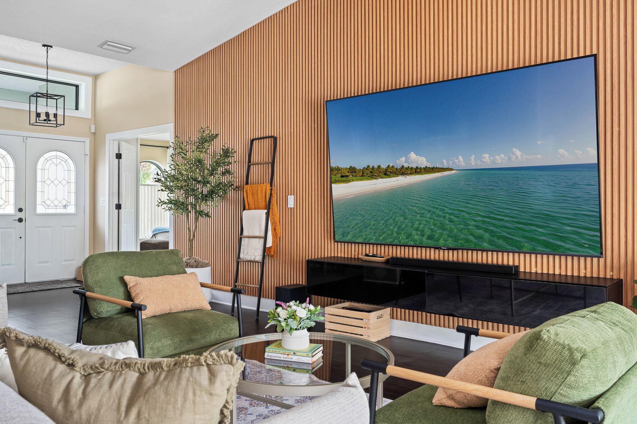 Smart-TV, Kamin, Videospiele, Tischfußball