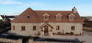 Exterior - The Roundhouse - Bliss by the sea (Lettermullen)