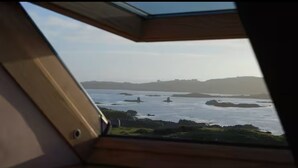 A view from a window with a wooden frame, overlooking a coastal landscape with rocks and water. - The Roundhouse - Bliss by the sea (Lettermullen)