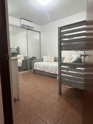 3 chambres, fer et planche à repasser, lit parapluie, Wi-Fi gratuit