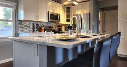 Modern Apartment Near Downtown Sac